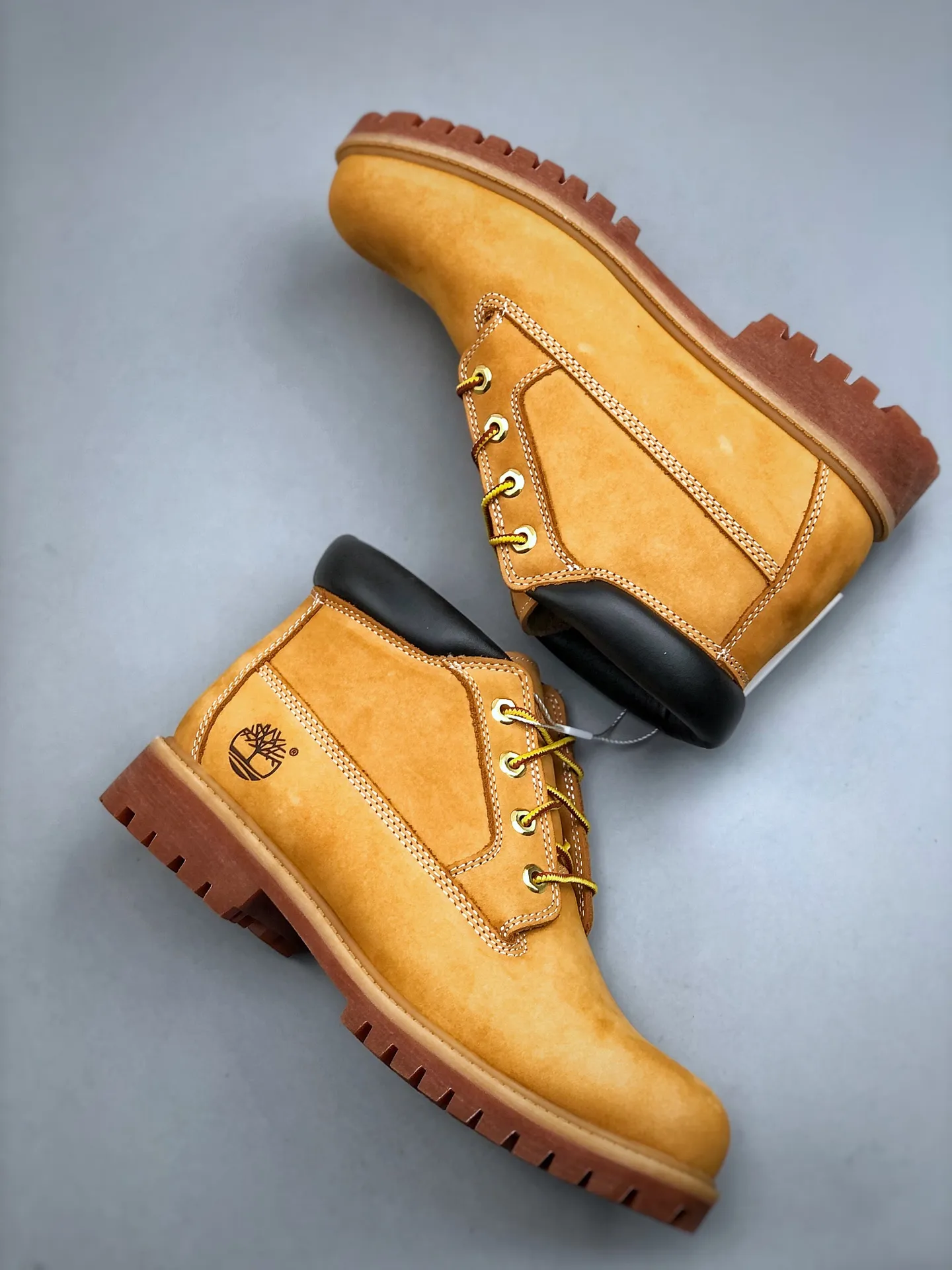 Local self-pickup 💰700 supports store placement, you can get the pure and original top quality, one-to-one original development version, Timberland, not bad at kicking/classic mid-top yellow 23061 Produced by the original channel of Zhongshan Baoyuan, the top-notch technology is newly upgraded, it can be called a genuine copy machine, the original imported waterproof leather, the original anti-counterfeiting label, the purple light can be scanned, the computer sewing line, the four lines are aligned, the horizontal folding is dynamic and water-repellent, the top genuine consistent injection molding process Art Rubber non-slip outsole resists cold and cracks Authentic and consistent all-leather collar/lining/shoes Equipped with anti-fatigue shock-absorbing honeycomb insole Highly comfortable Full set of original packaging accessories (comes with shoelaces, cleaning eraser, and counter bag) Size: 35 36 37 38 39 39.5 40 41 42 43 44 45 Men’s size runs one size larger